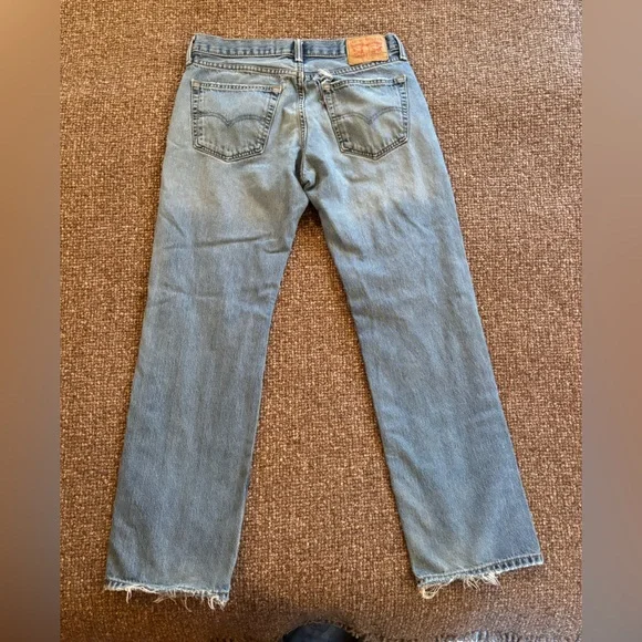 Levi's Women's Light Blue Cropped Jeans - Picture 9 of 10